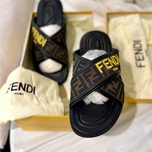 Fendi Black and Brown Logo Slides - Picture 6 of 6